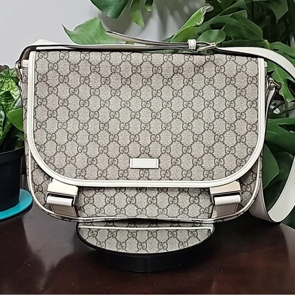 Gucci Plus Monogram Double Buckle Flap Messenger and laptop Bag. Top quality - Picture 2 of 15